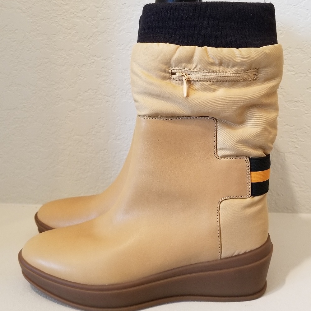 New, never worn Under Armour Winter Boot size 6
